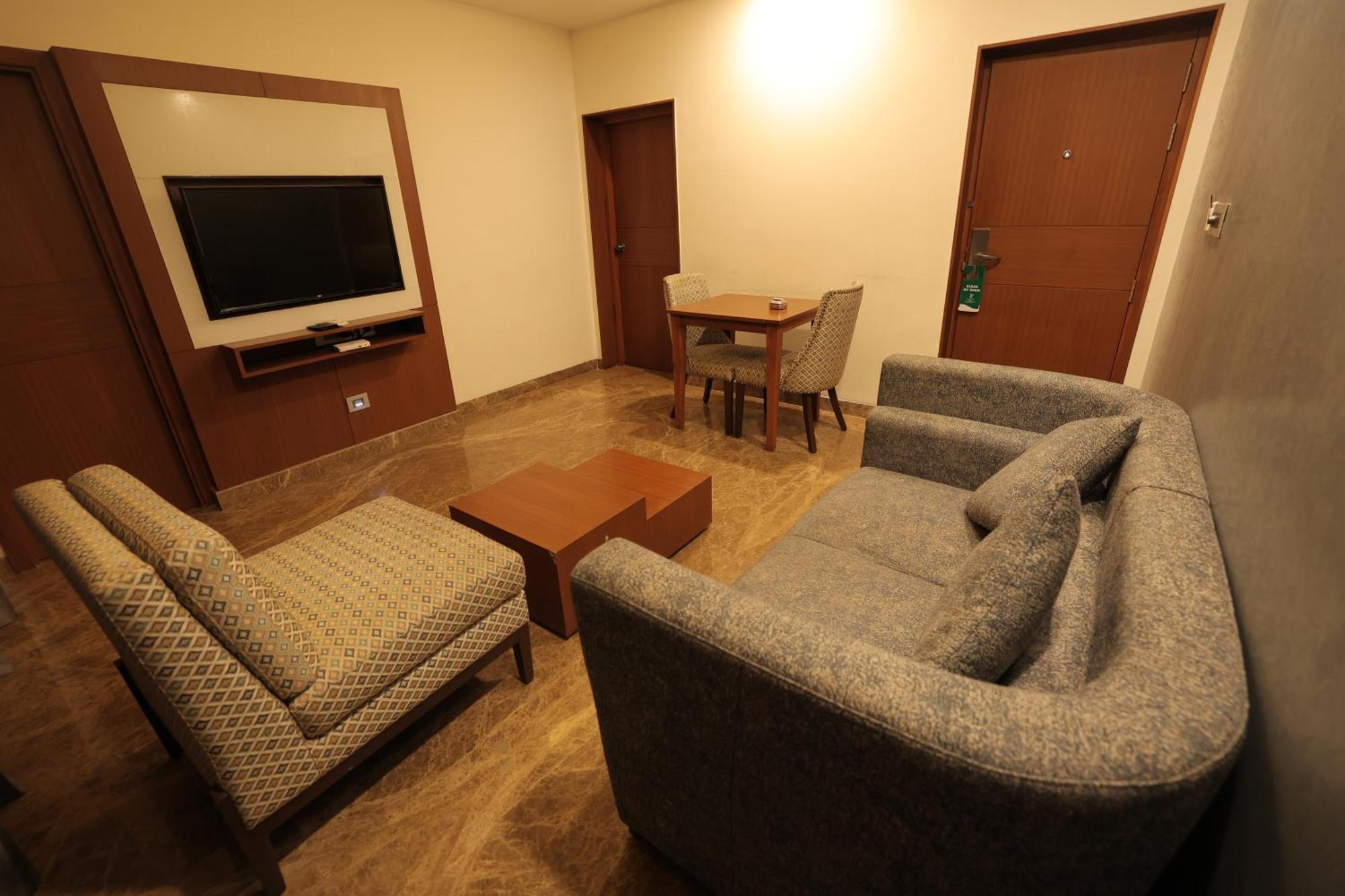 Poppys Vista Hotel Thirumurugan Poondi Ngoại thất bức ảnh